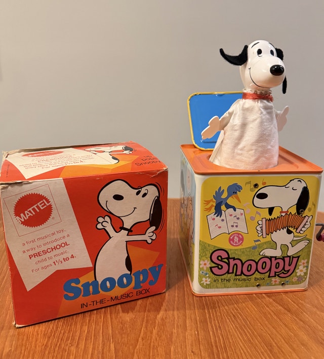Snoopy in the music box, 1967 vintage still working