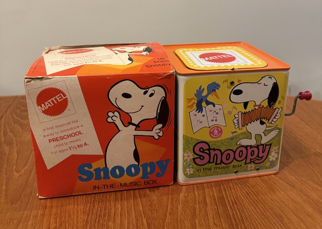 Snoopy in the music box, 1967 vintage still working - photo 2