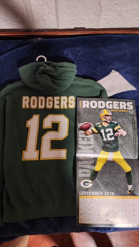 Green Bay Packers Hoodie (Plus FREE Packers Calandar) - photo 2
