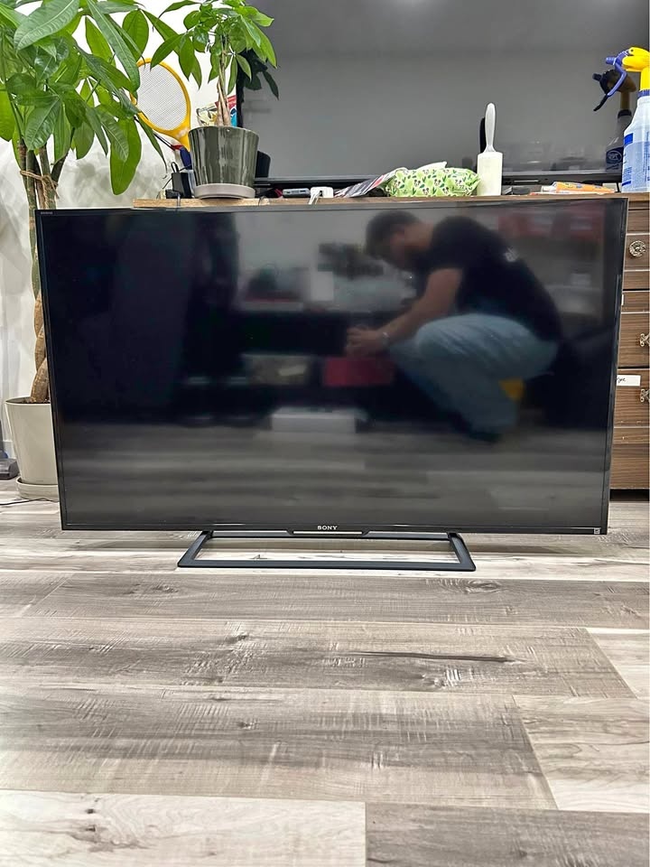 Sony Bravia 48” LED Smart TV KDL-48R550C HDMI USB