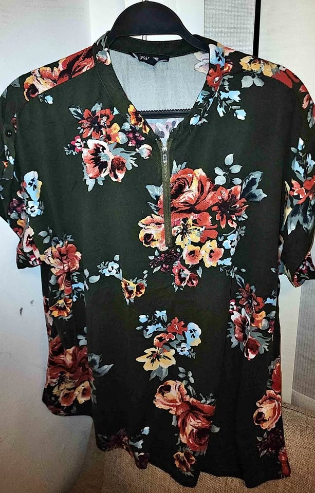 Olive green floral short sleeve top