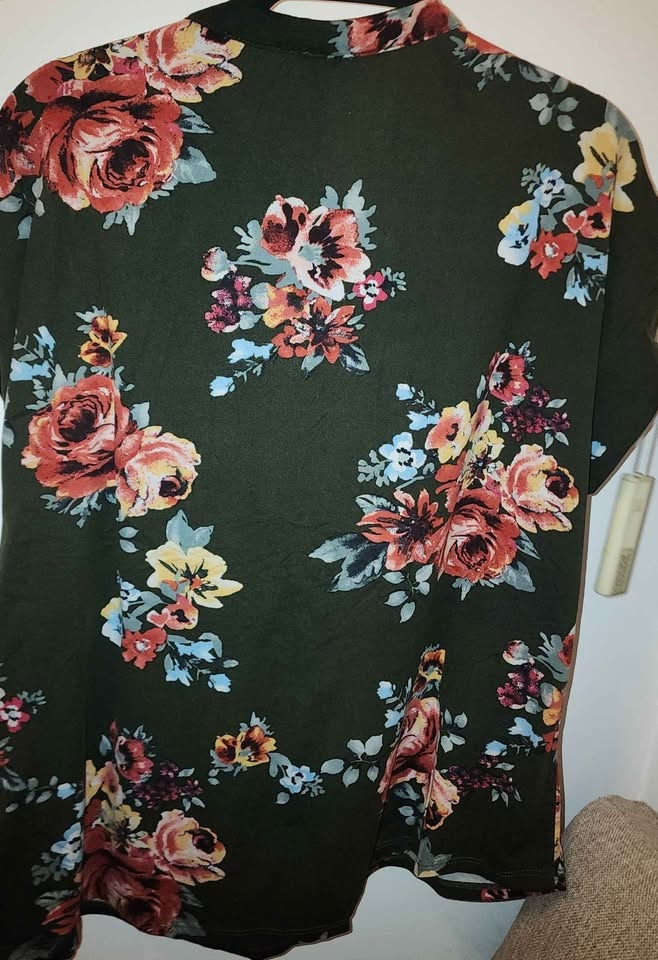 Olive green floral short sleeve top - photo 3