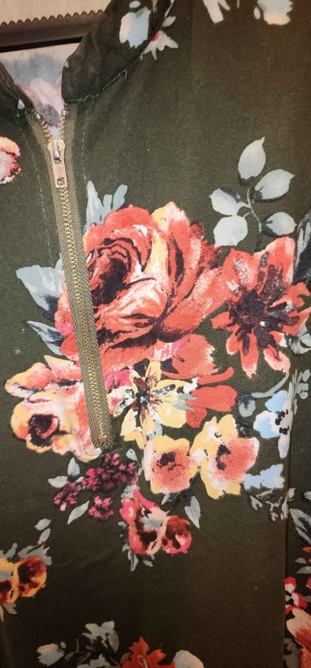 Olive green floral short sleeve top - photo 5