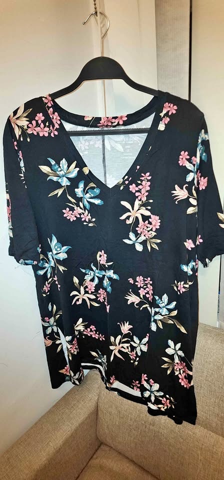 Torrid soft V-neck tee