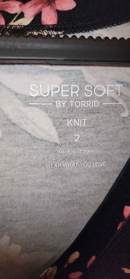 Torrid soft V-neck tee - photo 3