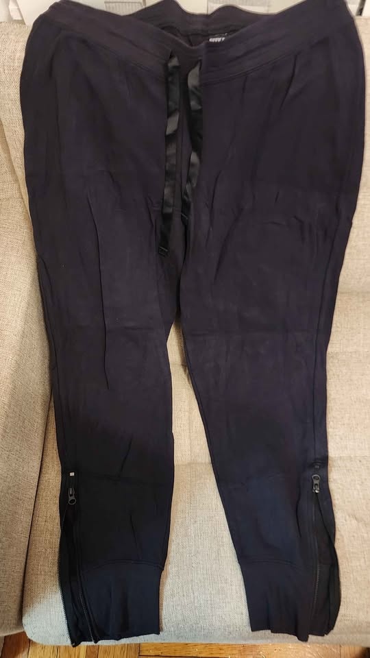 Seek no further Women's black jogger pants - photo 2