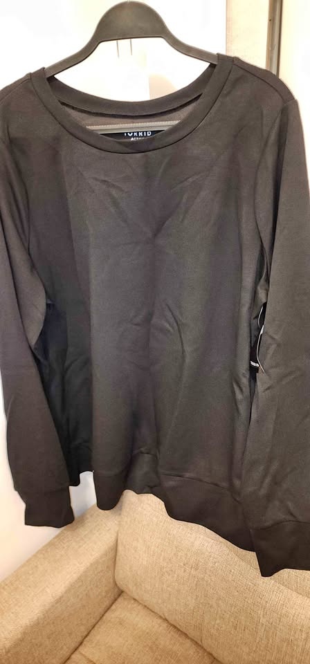 Torrid Active long sleeve crew neck