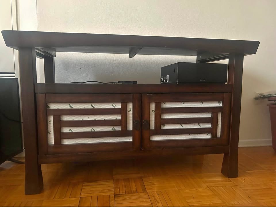 Vintage Wooden TV stand (Sturdy)