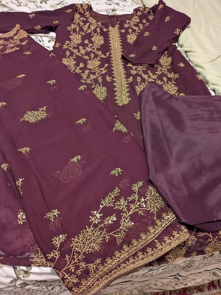 Beautiful 3 piece stitched party wear embourided suit - photo 2