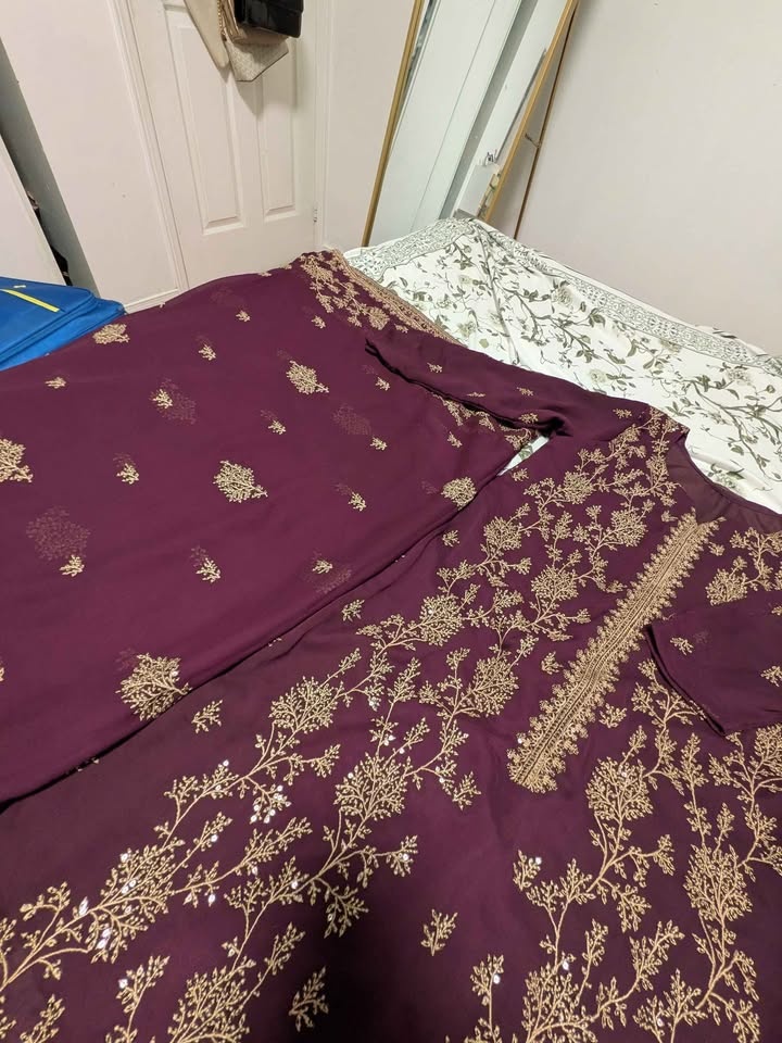Beautiful 3 piece stitched party wear embourided suit - photo 4