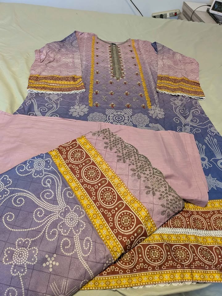 3 piece stitched embroided suit - photo 5