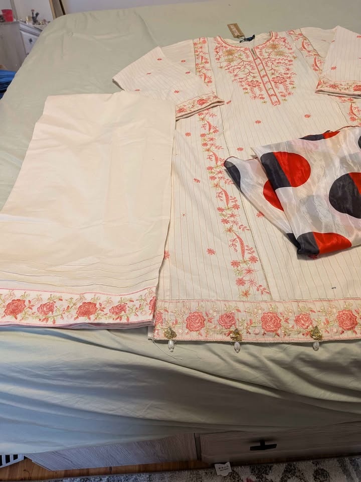 3 piece stitched embroided suit - photo 2
