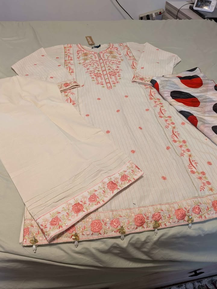 3 piece stitched embroided suit - photo 4