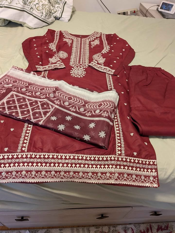 3 piece stitched embroided suit - photo 4