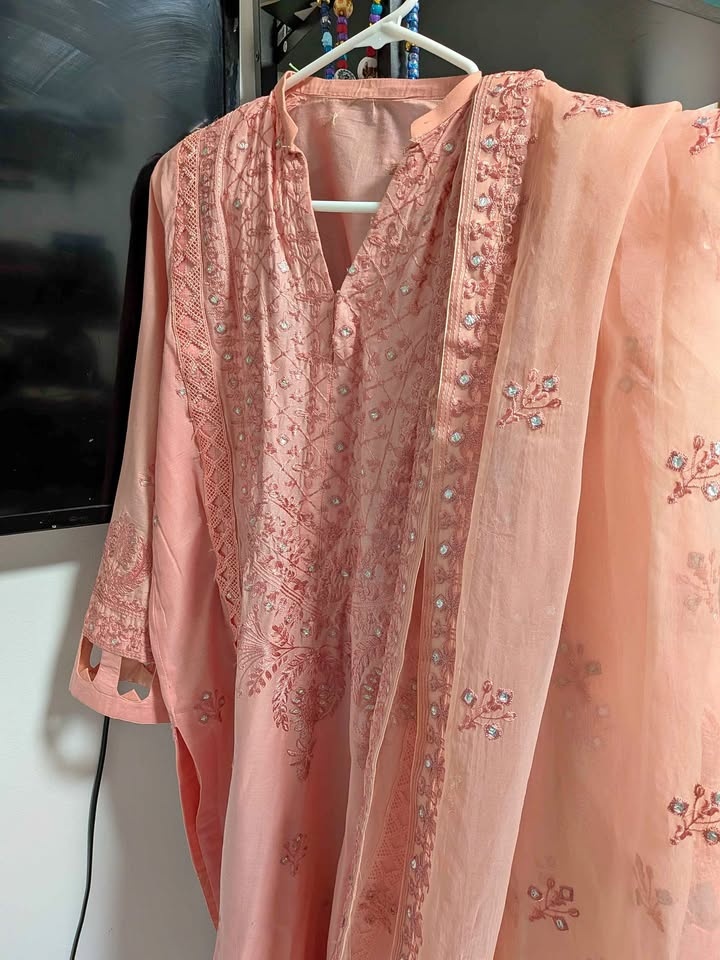 3 piece stitched fully embraced suit. Large