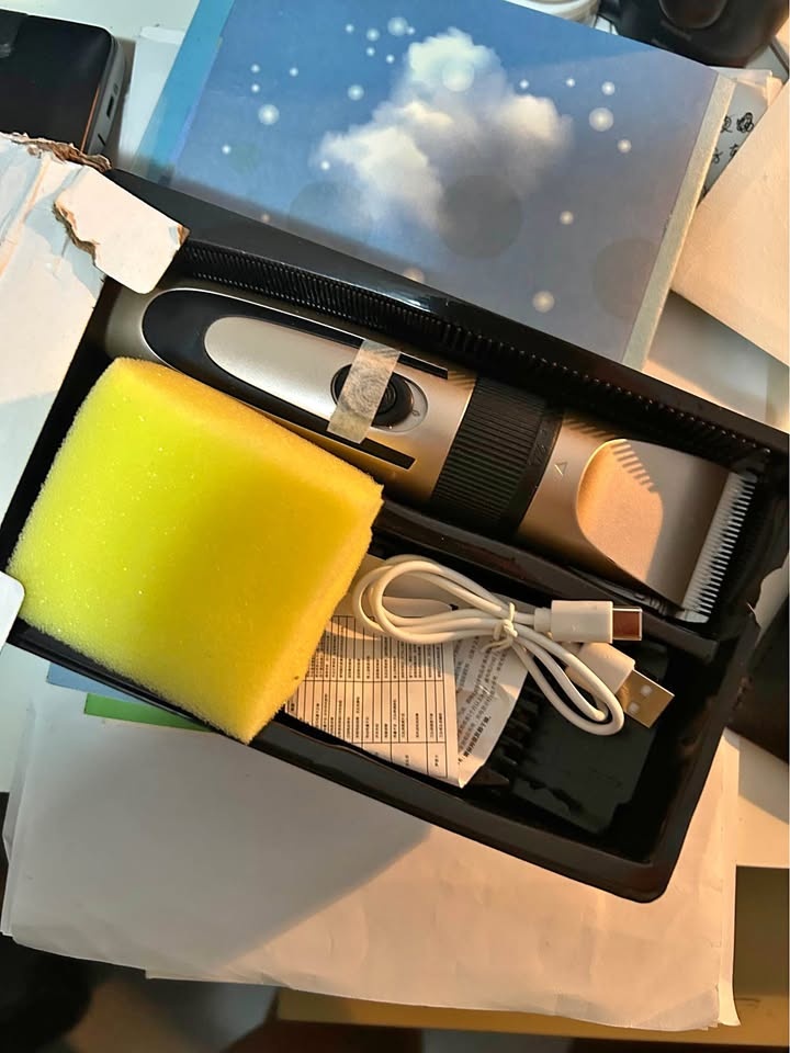 Unused ceramic blade shaver