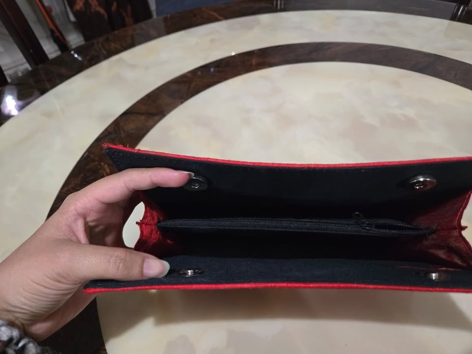 ❤️ Elegant Red Silk Clutch – Perfect for Weddings & Parties! - photo 3