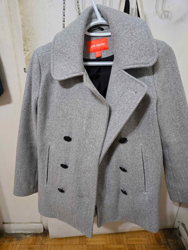 Women’s Grey Winter Coat – Excellent Condition!