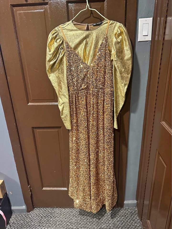 Stunning Gold Sequin Maxi Dress – Perfect for Parties or Events!
