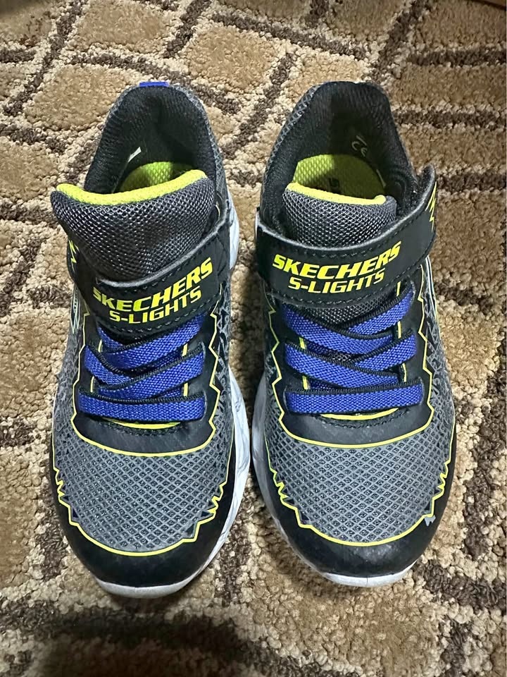 Skechers S-Lights Kids Sneakers – Size 9 (US) – Light-Up Shoes