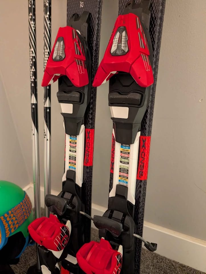 Kids ski package + skis + Boots + helmet + goggles + poles - photo 4