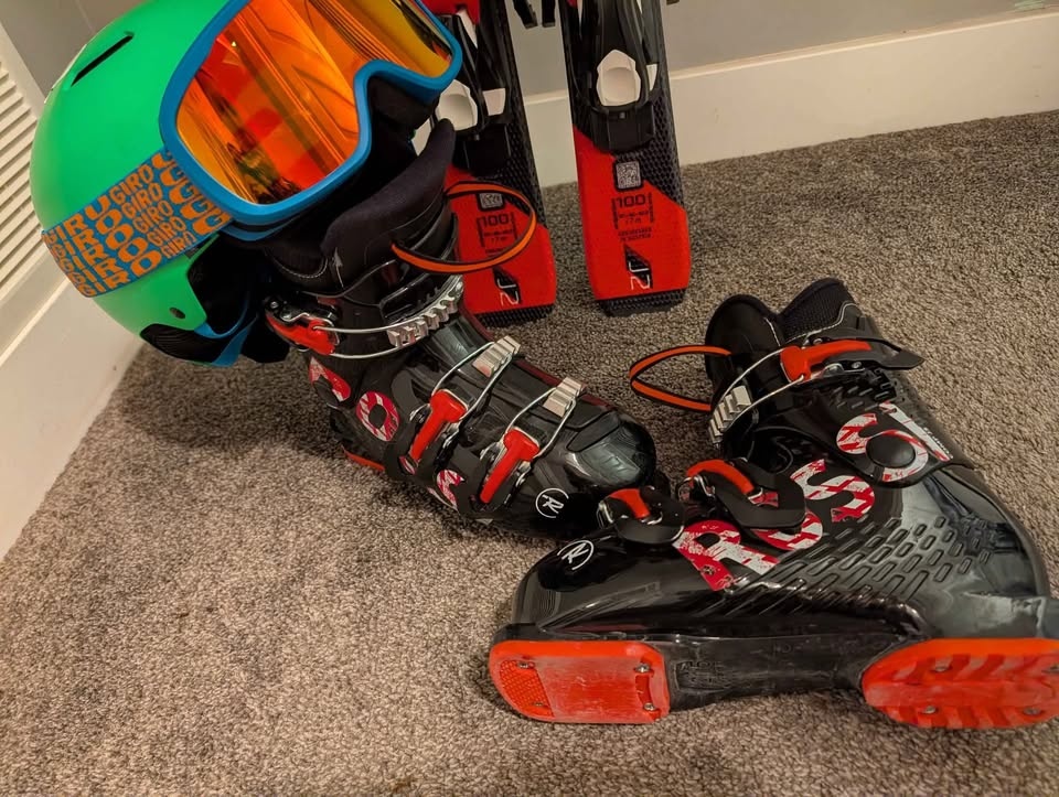 Kids ski package + skis + Boots + helmet + goggles + poles - photo 5