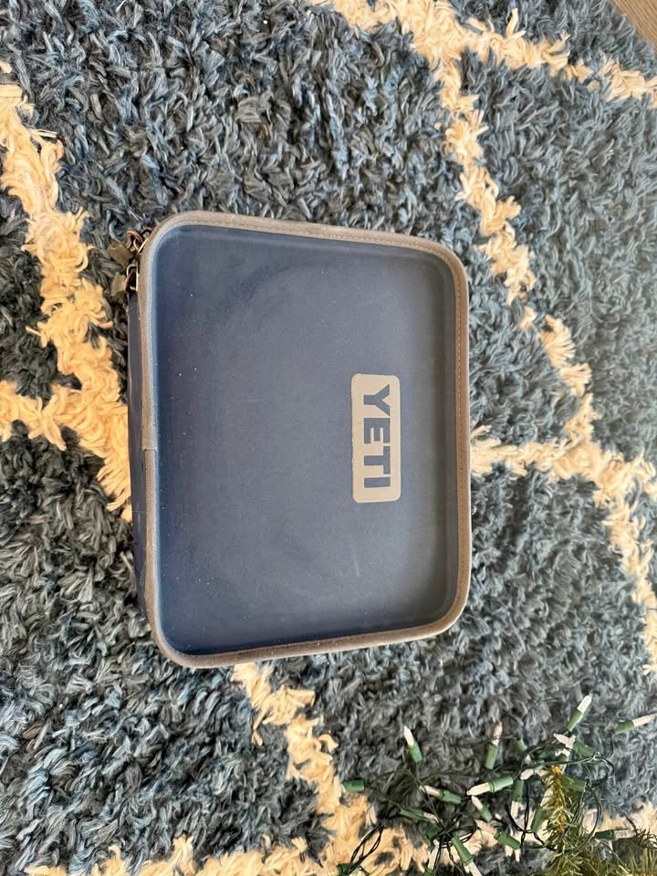 Yeti Daytrip Lunch Box / Soft Cooler - Navy - Brand New