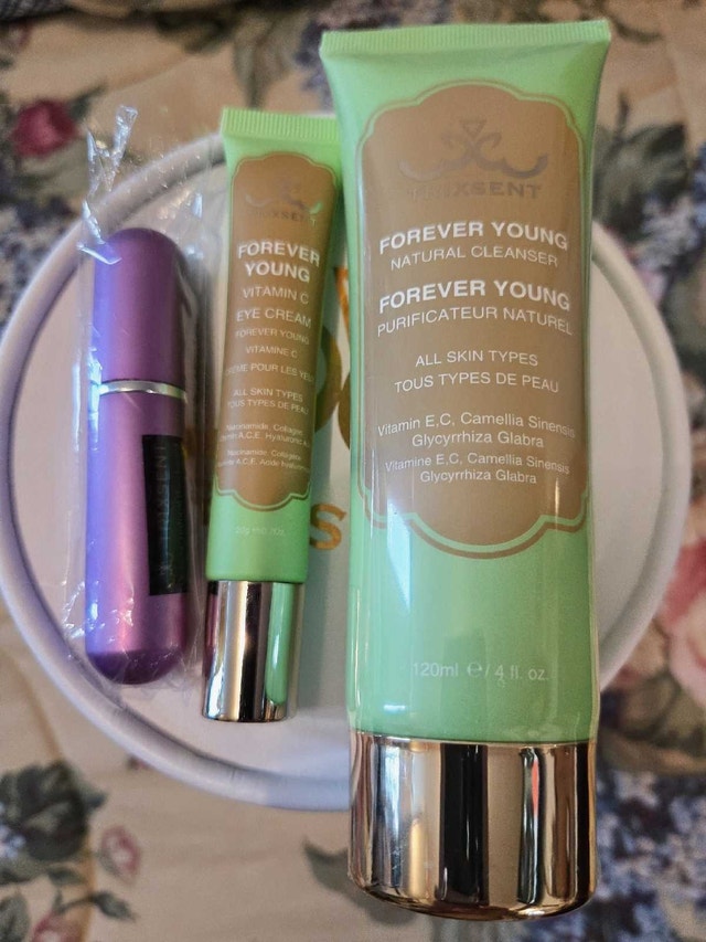 NEW in BOX & Sealed Trixsent Forever Young Beaity Skincare Set