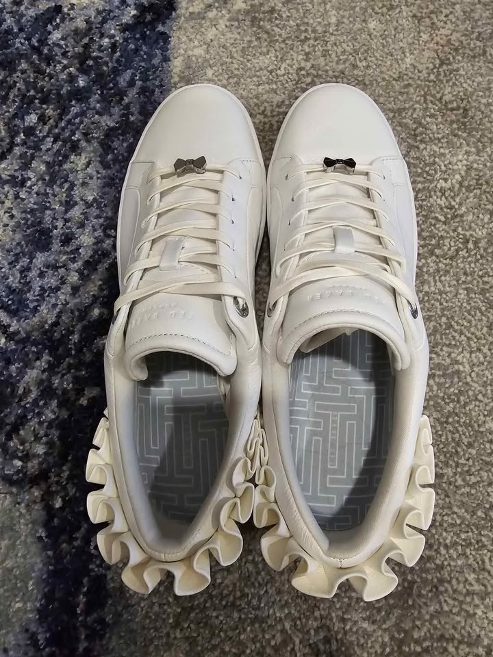 New Ted Baker Women's Ruffled Sneakers US Size 10 - photo 2