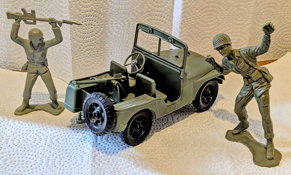 Vintage Willy's Army Jeep with Gun and 2 Soldiers