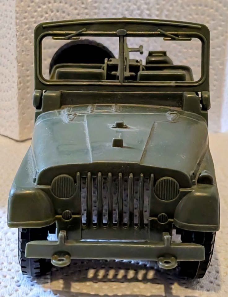Vintage Willy's Army Jeep with Gun and 2 Soldiers - photo 3