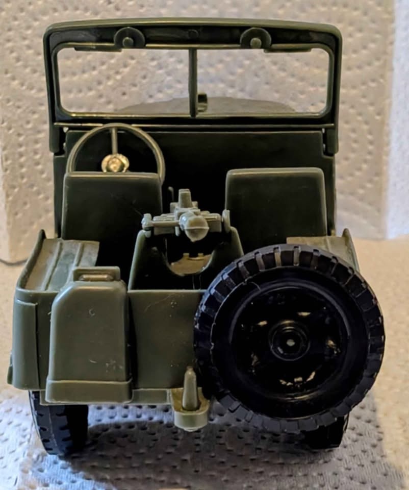 Vintage Willy's Army Jeep with Gun and 2 Soldiers - photo 4