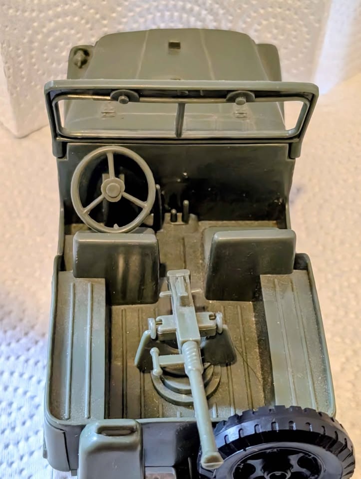 Vintage Willy's Army Jeep with Gun and 2 Soldiers - photo 5