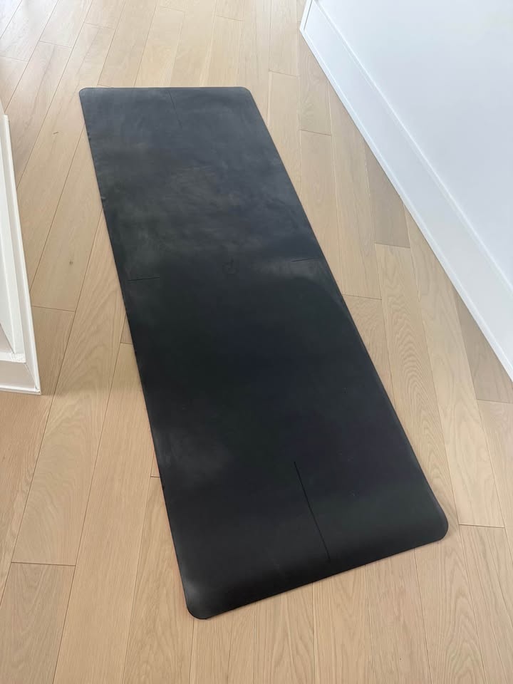 Peloton Reversible Workout Mat (Red/Black) - photo 4