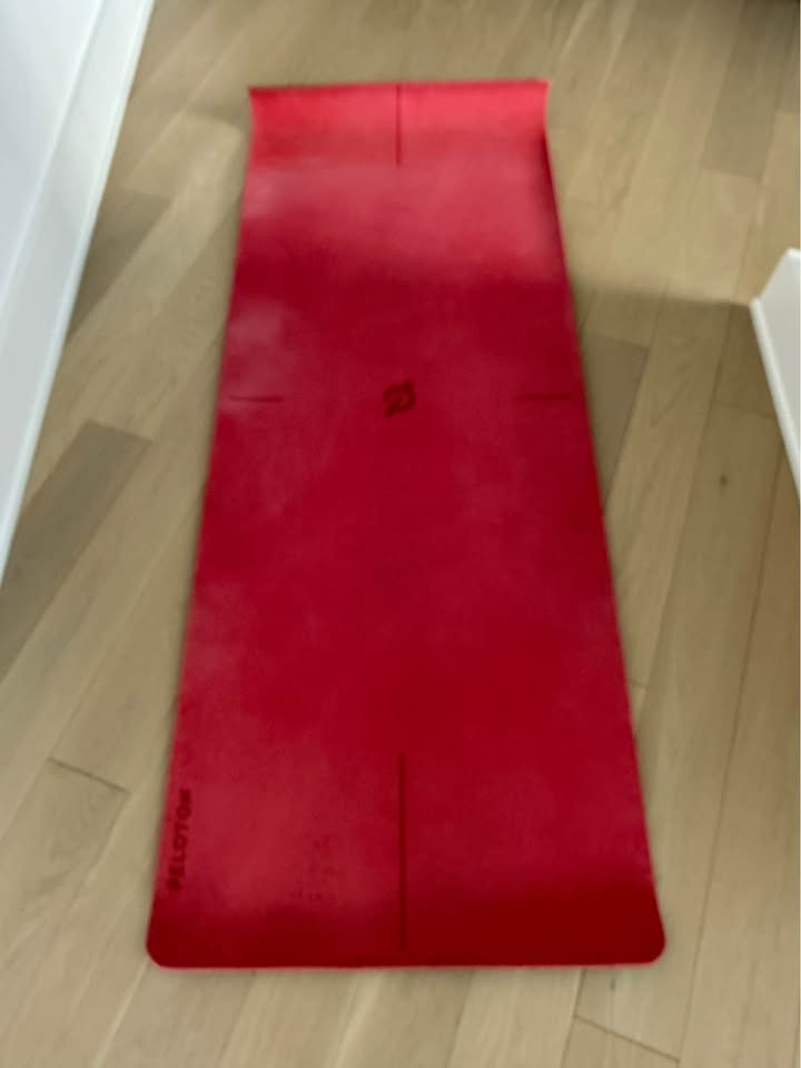Peloton Reversible Workout Mat (Red/Black) - photo 5