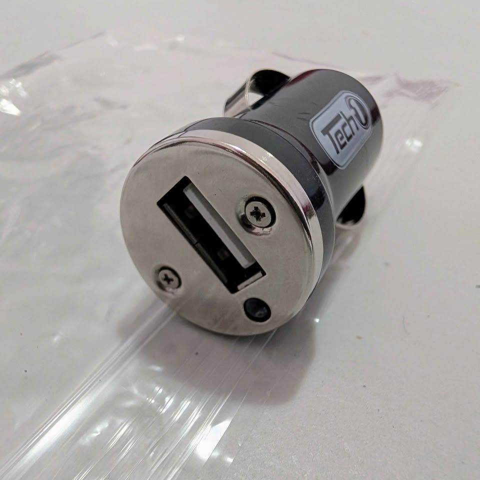 Tech1 Car USB Charger – 12 V Socket Plug-in