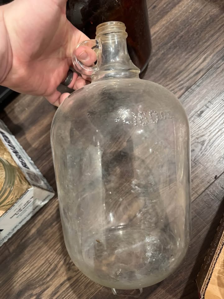 160 oz glass jugs with handle - photo 3