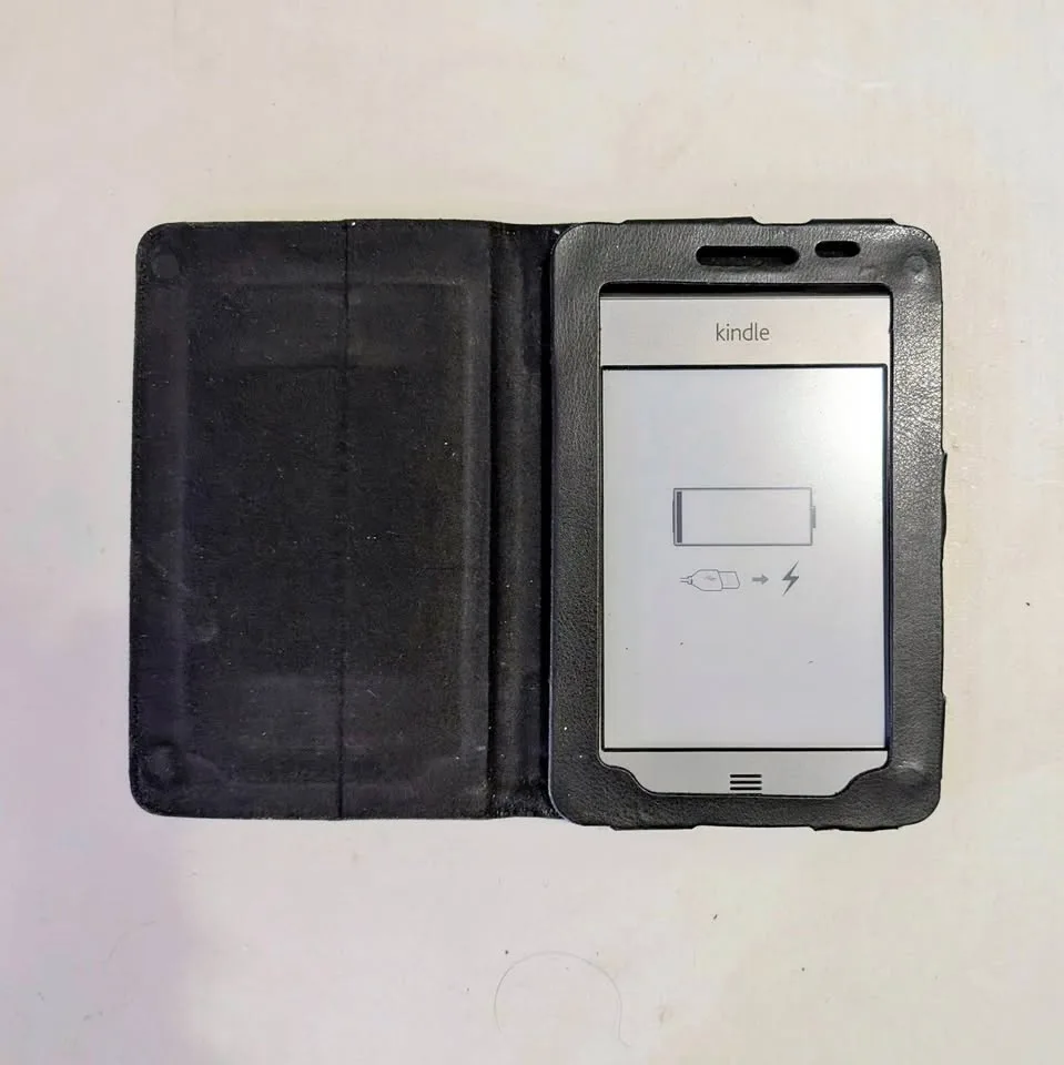 Kindle Touch 4th Gen + Leather Case – Grey, Works Great thumbnail