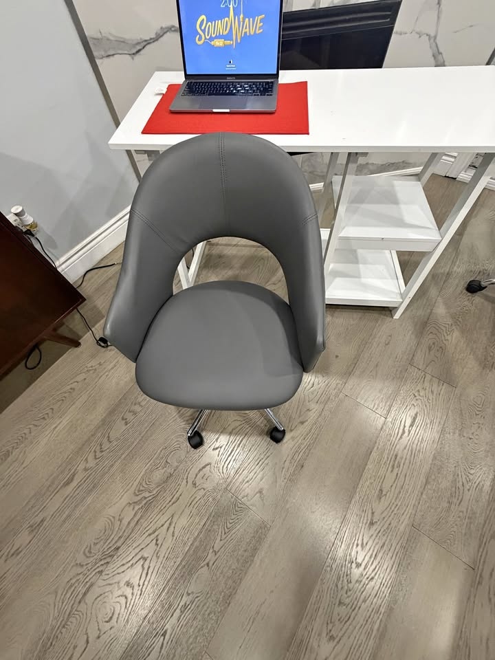 Grey Leather Office Chair – Adjustable Height