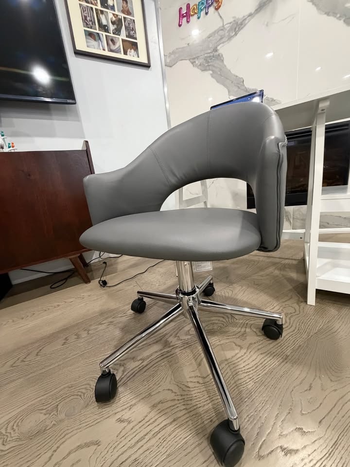 Grey Leather Office Chair – Adjustable Height - photo 3