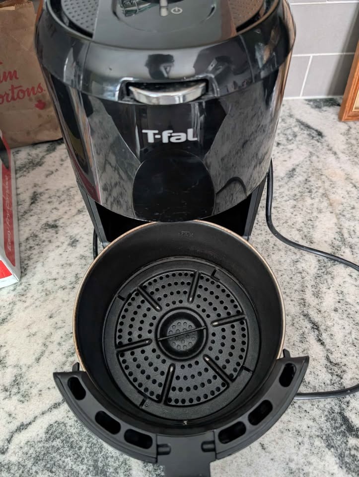 T-Fal Air Fryer - photo 3