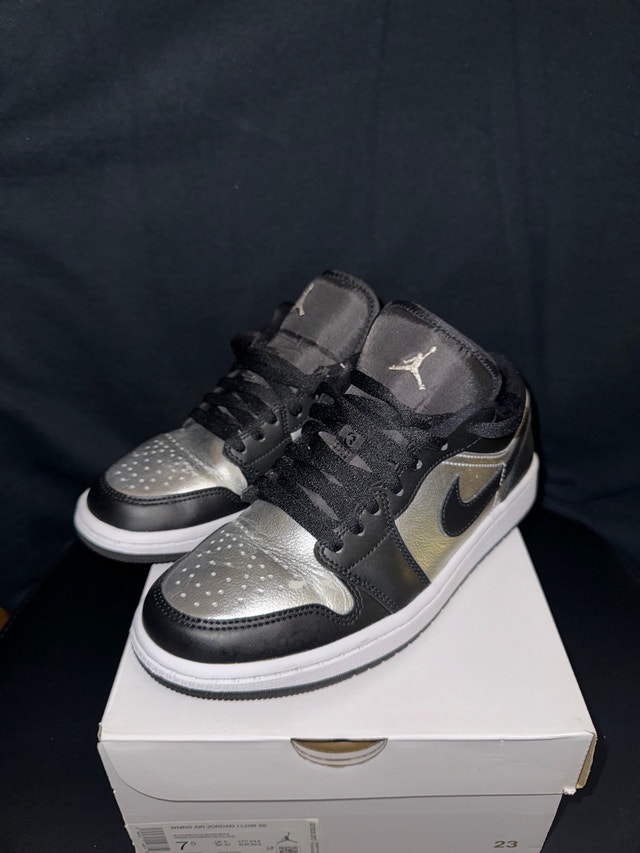 Jordan 1 Low SE Women Black Metallic Silver Size 7.5