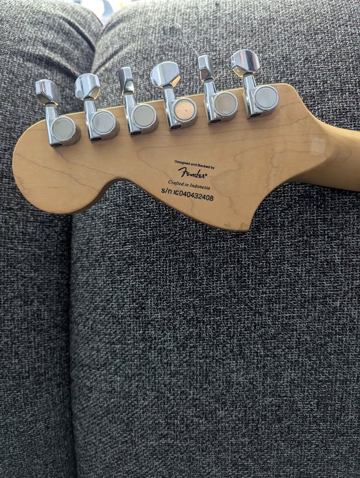 2004 Indonesian Squire Stratocaster - photo 3