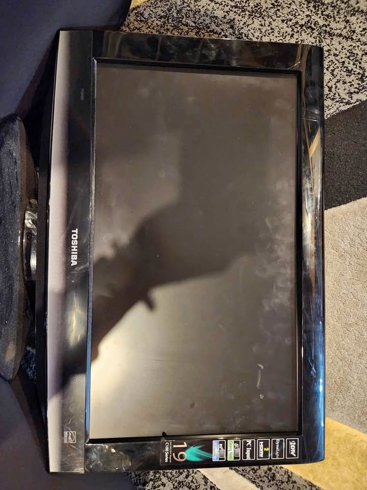 Toshiba 19" Monitor or TV