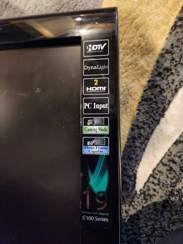 Toshiba 19" Monitor or TV - photo 2