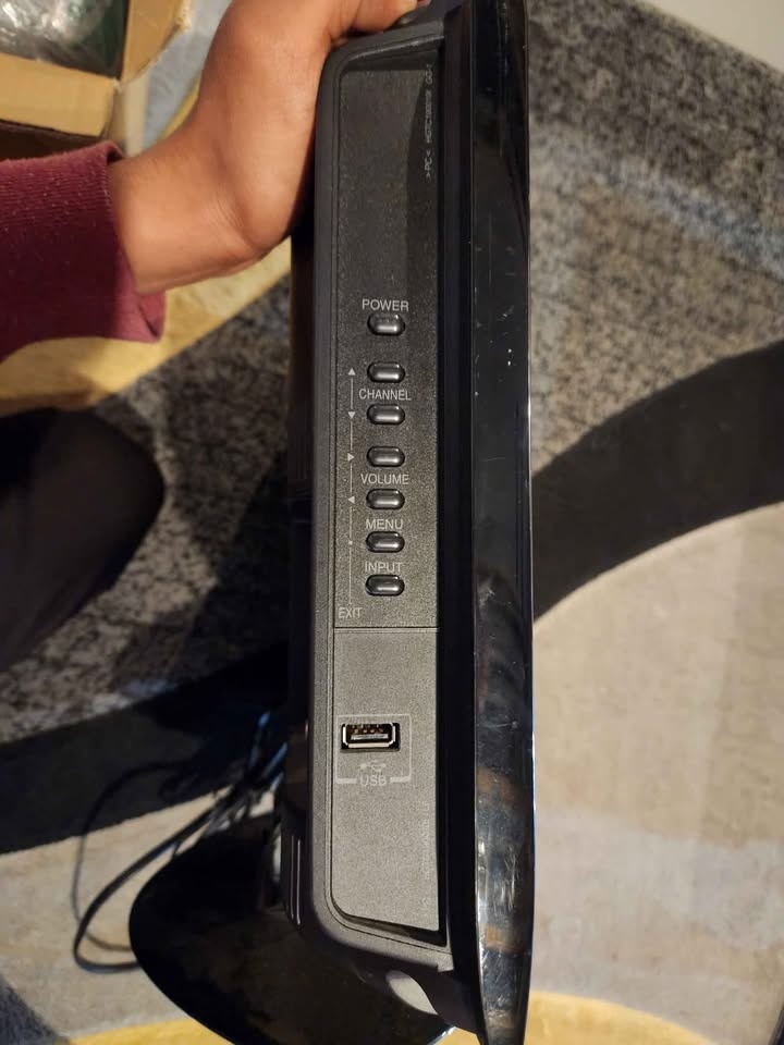 Toshiba 19" Monitor or TV - photo 3