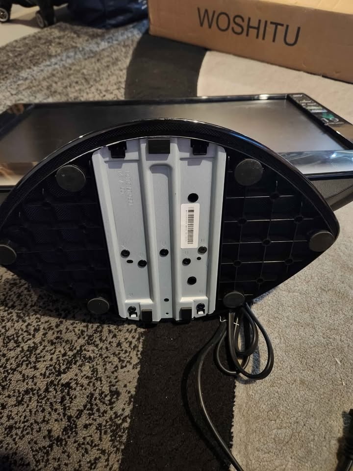 Toshiba 19" Monitor or TV - photo 5