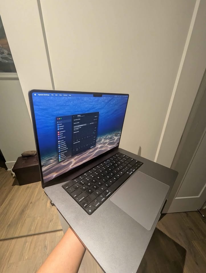 MacBook Pro (16", M1 Pro, 2021, 32GB) - photo 2