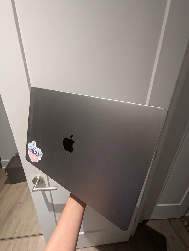MacBook Pro (16", M1 Pro, 2021, 32GB) - photo 4