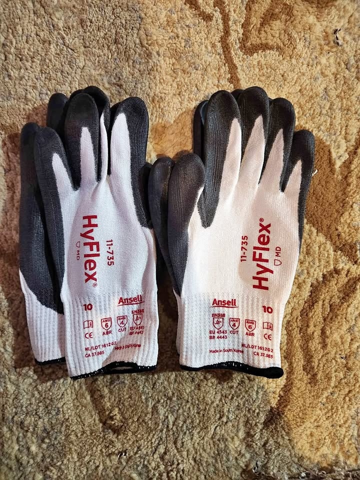Moving sale - Summer gardening gloves (2 pair)